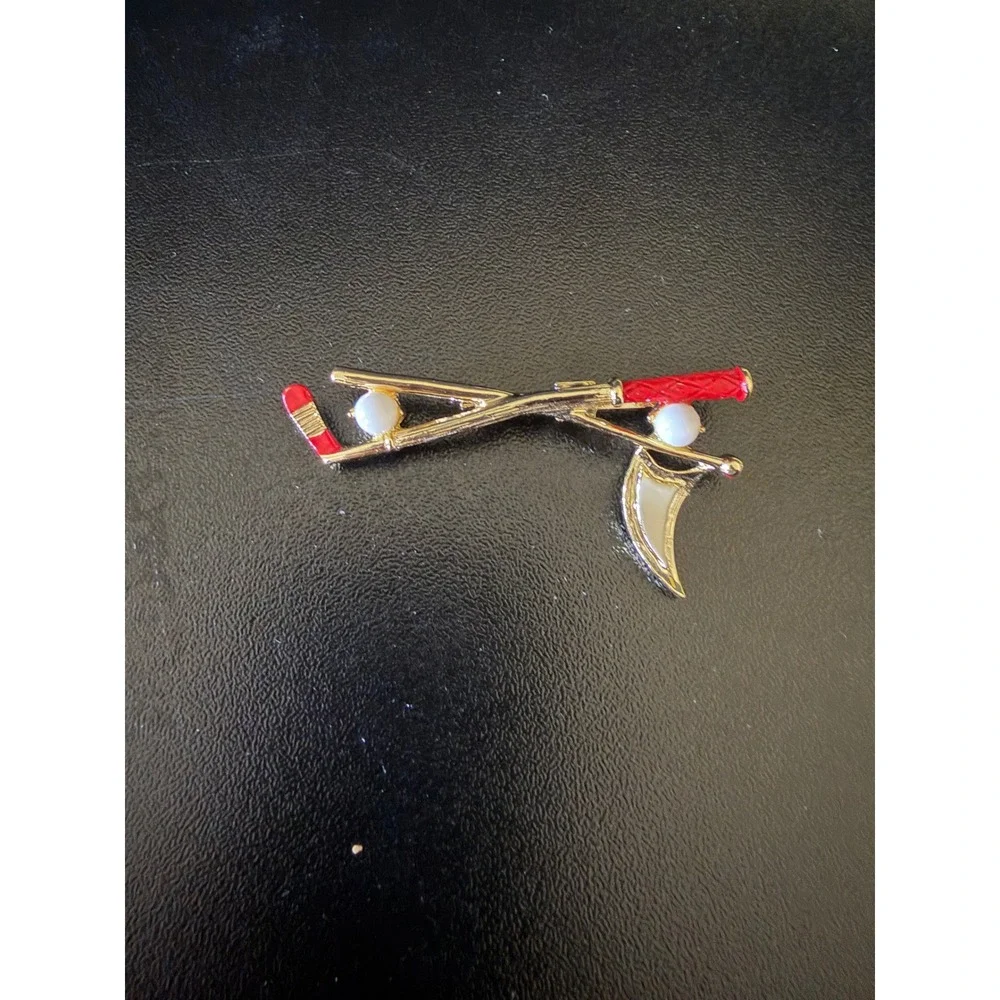 Vintage Gerrys Gold Tone Golf Clubs Balls Brooch Red Enamel Faux Pearl Novelty